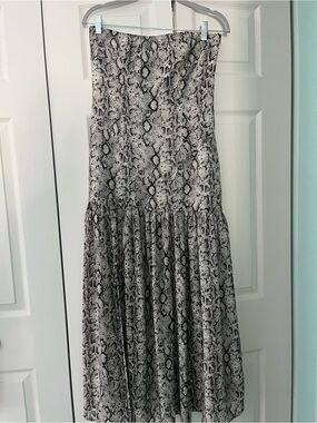 Forever 21 Black and White Snake Print Top